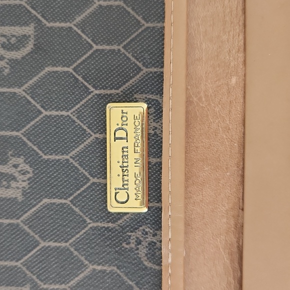 DIOR authenticated Christian Dior Honeycomb Chain Bag - Picture 4 of 10